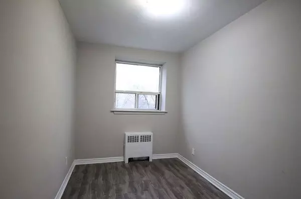 Hamilton, ON L8H 4A6,468 Ottawa ST #414B