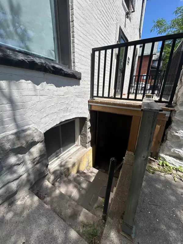 West Centre Town, ON K1R 6R6,883 Somerset ST W #7