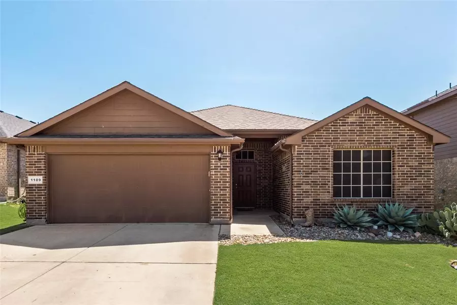 1109 Autumnwood Drive, Azle, TX 76020