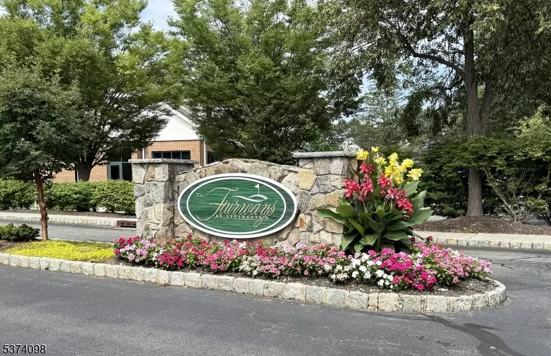 98 Winged Foot Dr, Livingston Twp., NJ 07039