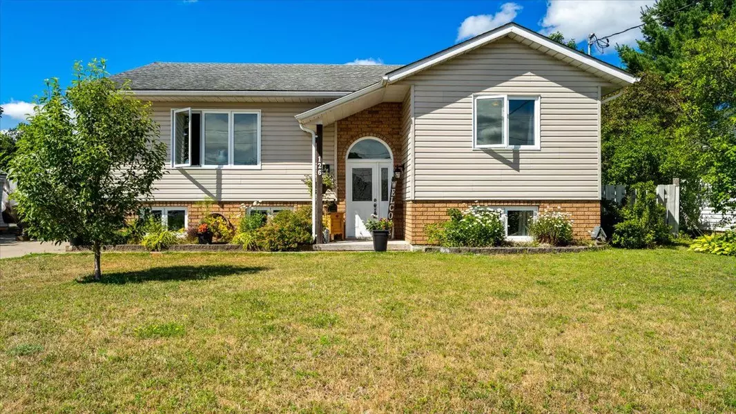 126 Newkirk BLVD, Bancroft, ON K0L 1C0