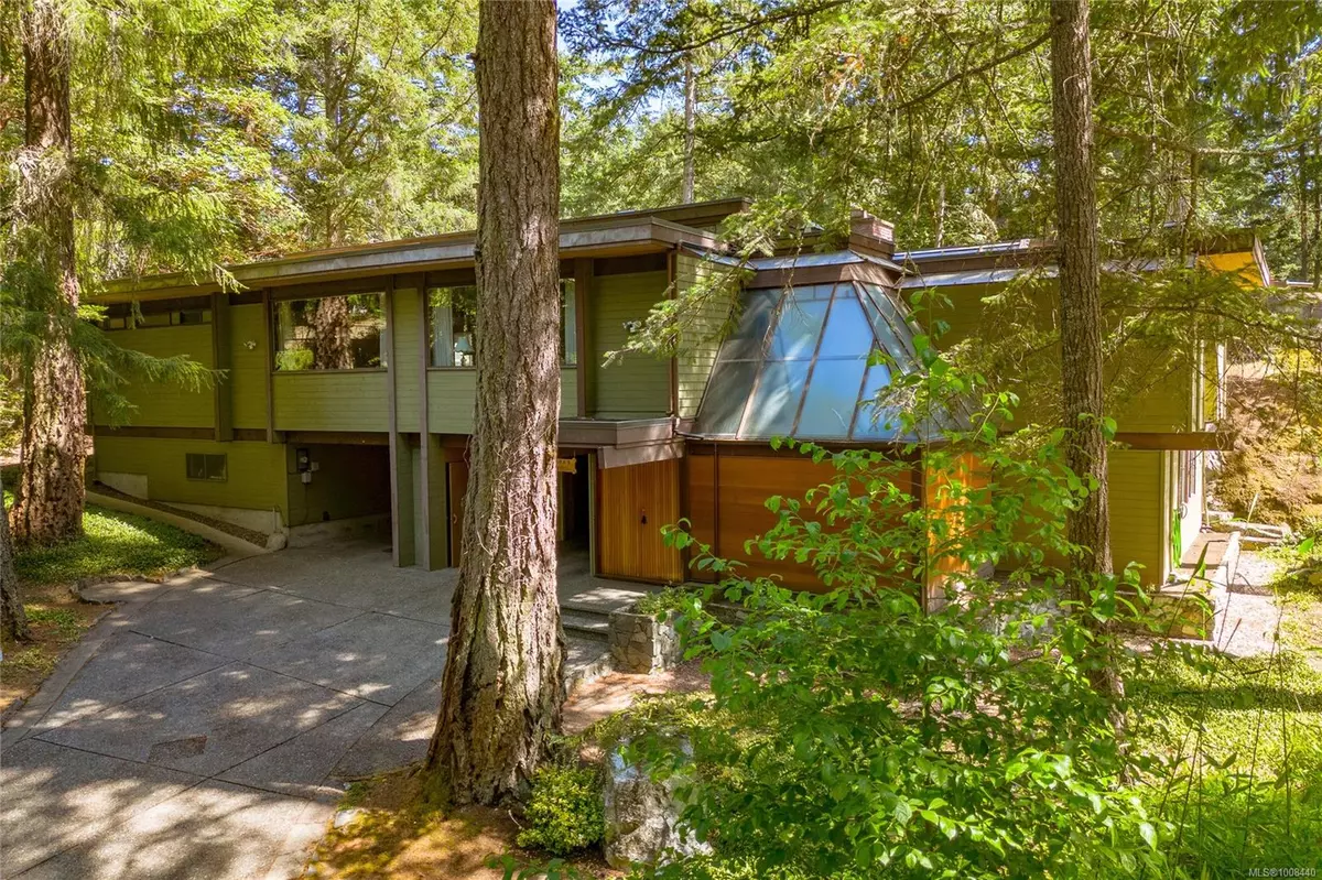 Saanich, BC V8X 4C5,4487 Shadywood Pl