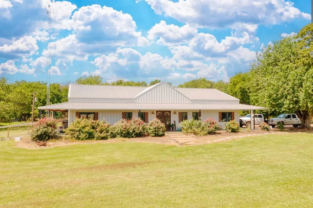 Savoy, TX 75479,433 County Road 1245