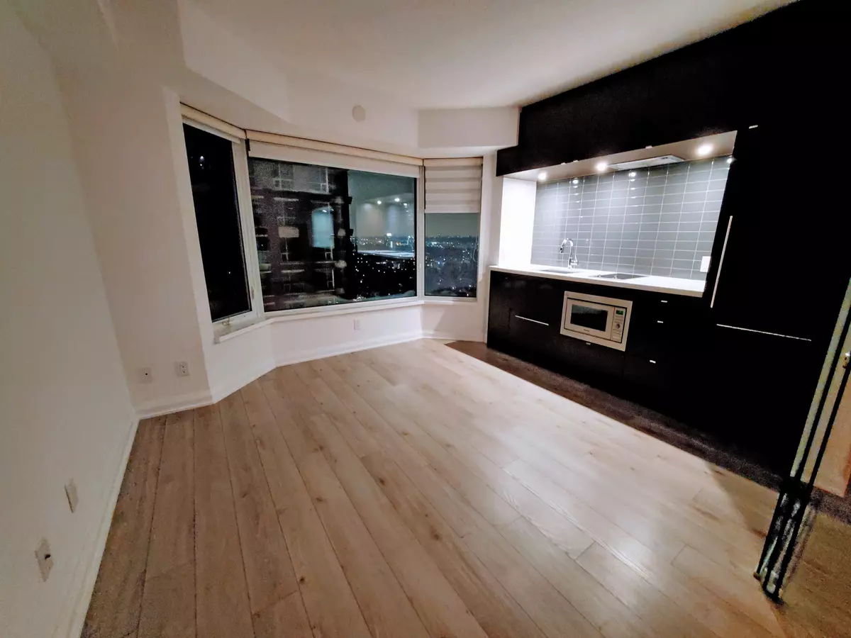 Toronto C02, ON M5R 1C4,155 Yorkville AVE #2215