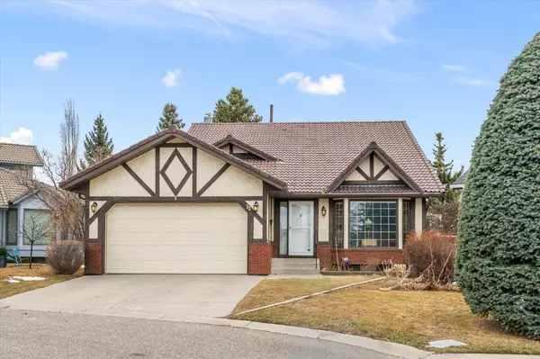 12 Strathaven Mews SW, Calgary, AB T3H 2G2