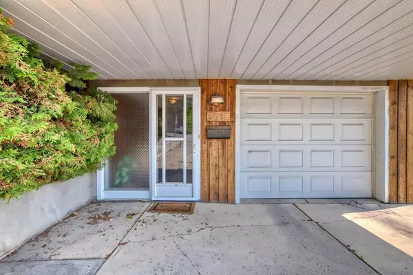 Calgary, AB T2L 1B4,3012 Conrad DR NW