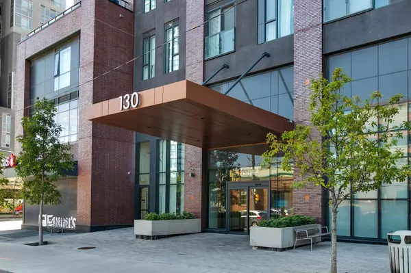130 River ST #205, Toronto C08, ON M5A 0R8