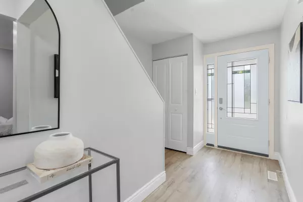 Oshawa, ON L1K 1L6,913 Gentry CRES