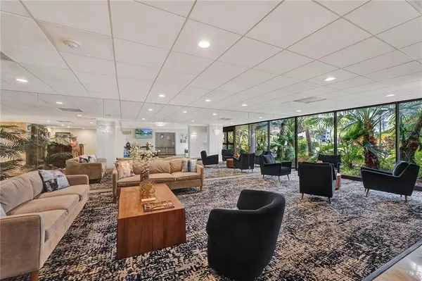 Hollywood, FL 33021,3800 Hillcrest Dr #722