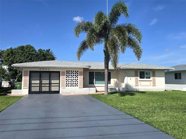 5804 NW 70th Ave, Tamarac, FL 33321
