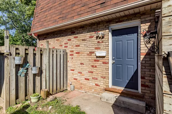 Burlington, ON L7T 3X7,618 Francis RD