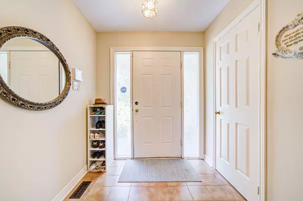 Oakville, ON L6J 6P3,520 Blenheim CRES