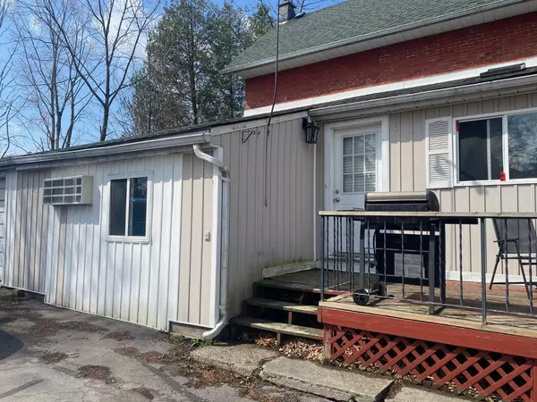 Quinte West, ON K8V 2M3,109 West ST