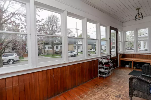 St. Thomas, ON N5R 1Y9,16 Maple ST