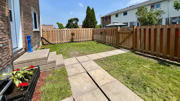 15 Tracey Park DR #12, Belleville, ON K8P 4R4
