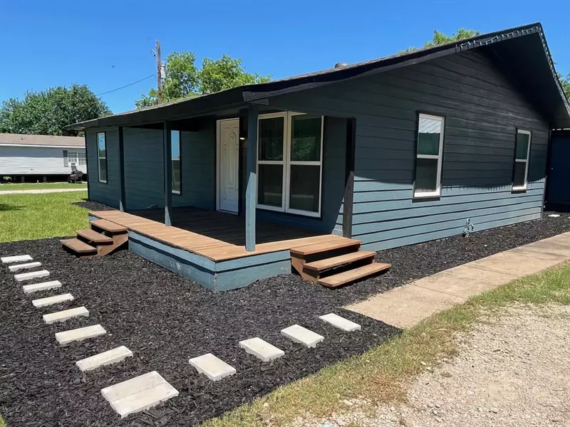 201 E Pearl Street, Celeste, TX 75423