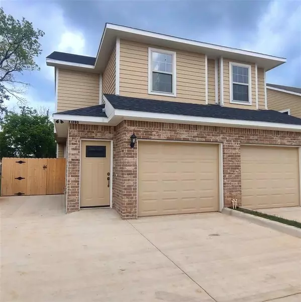 1703 Ash Crescent Street, Fort Worth, TX 76104