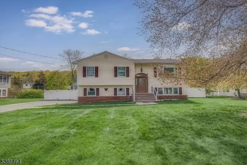 10 Longview Rd, Andover Twp., NJ 07860