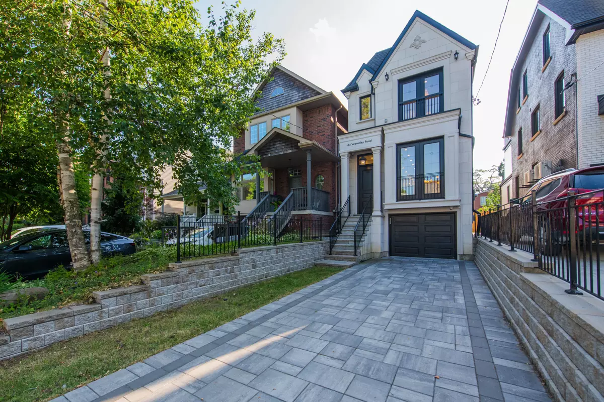 Toronto E02, ON M4L 3T1,44 Waverley RD