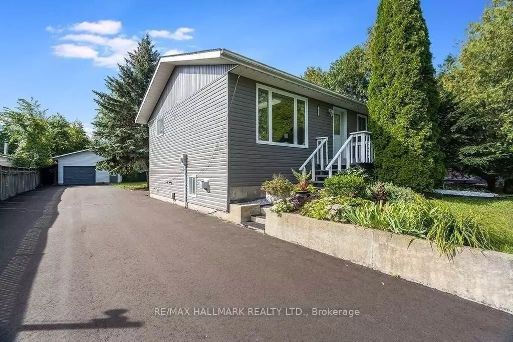 Innisfil, ON L9S 2B7,1015 Lebanon DR #Main Fl