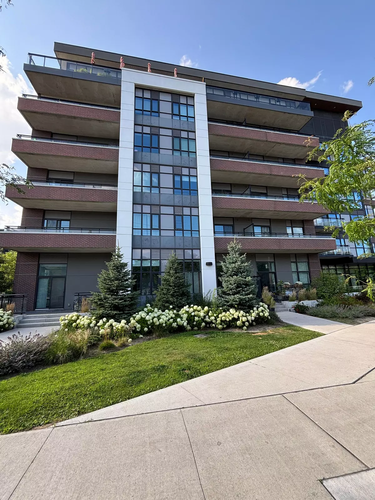 Toronto W07, ON M8Y 0C2,1 Neighbourhood LN #404