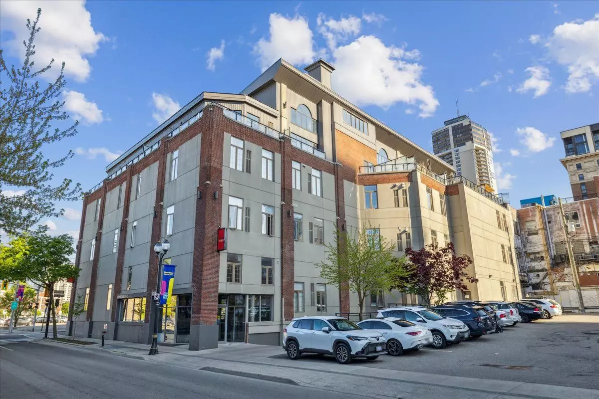 Hamilton, ON L8R 0A1,80 King William ST #402