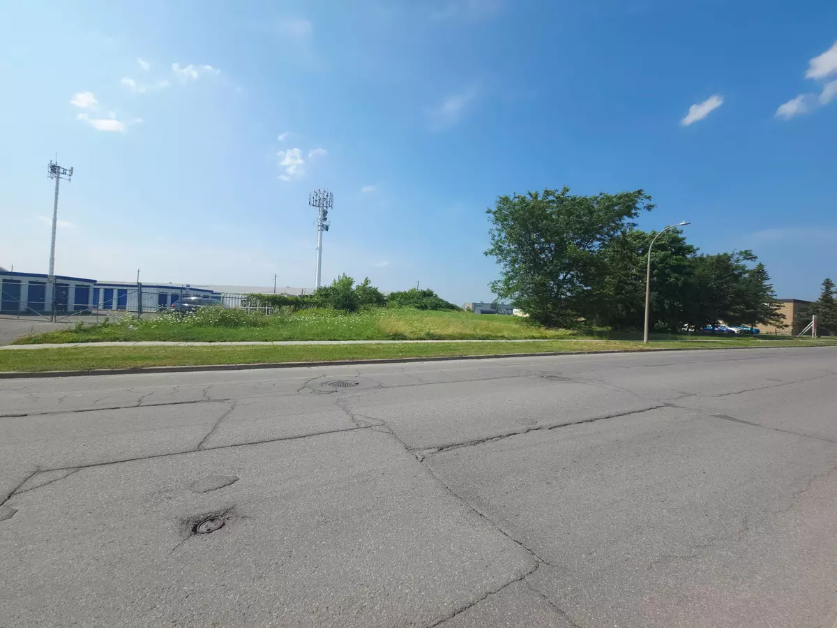 Beacon Hill North - South And Area, ON K1J 9E5,5351 Canotek RD