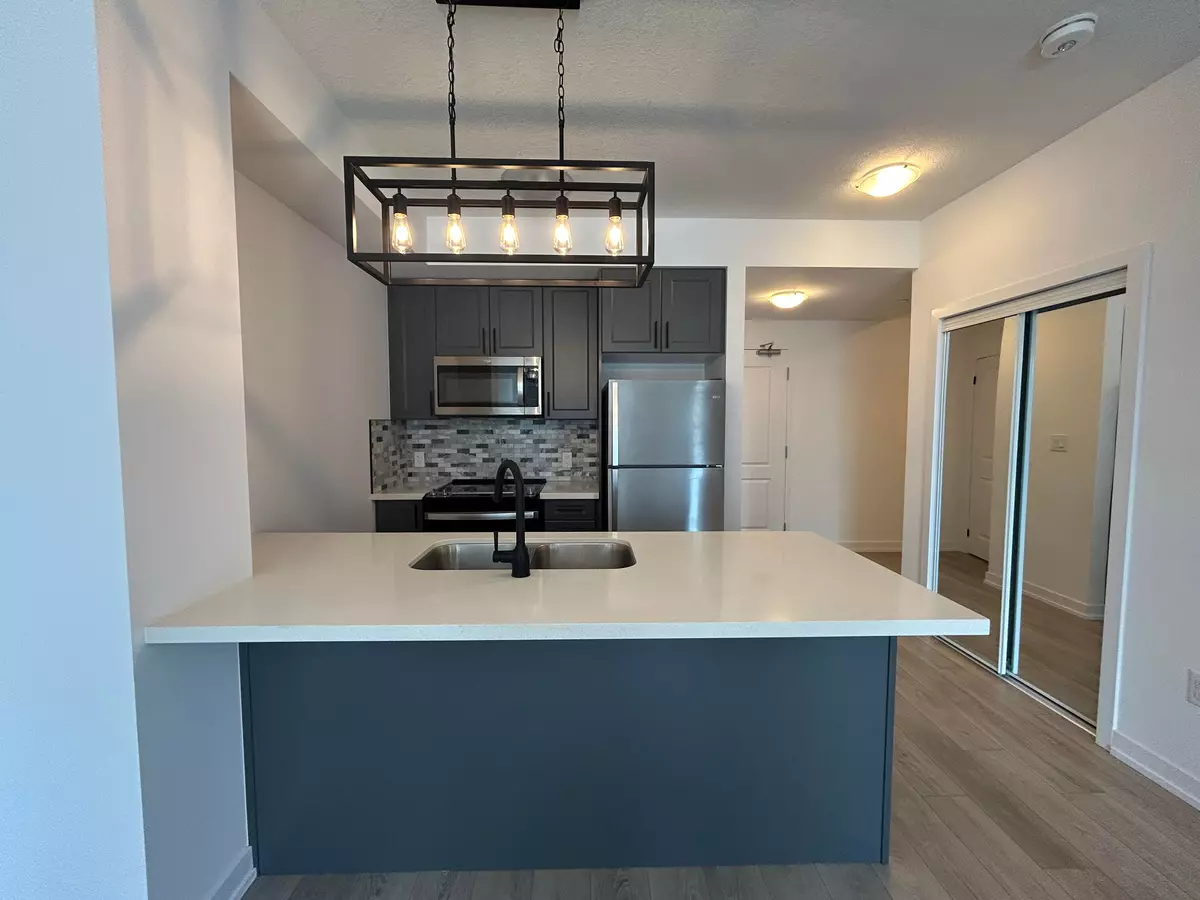 Hamilton, ON L8B 2A5,460 Dundas ST E #807