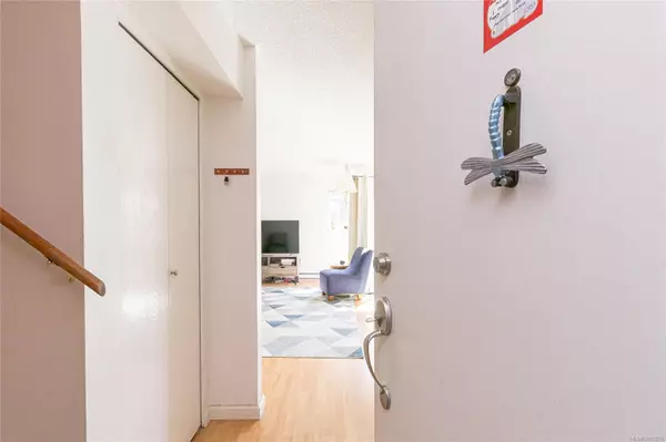 Victoria, BC V8T 2B5,1366 Hillside Ave #107