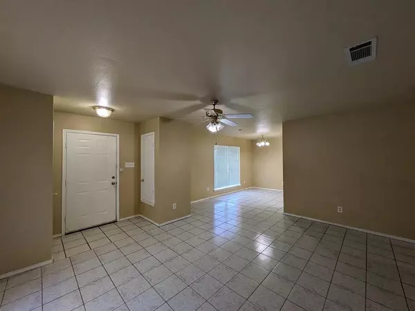 Arlington, TX 76011,900 Naomi Lane #B