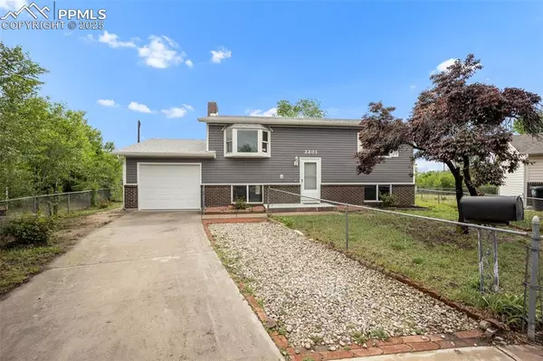 2201 Sonoma DR, Colorado Springs, CO 80910