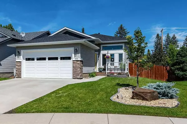 220 Regent RD, Diamond Valley, AB T0L 2A0