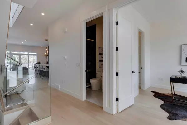 Calgary, AB T3E4T5,3911 Sarcee RD Southwest