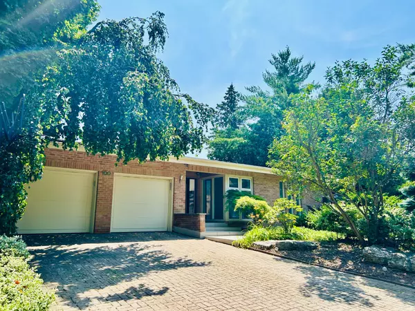 100 Larkfield DR, Toronto C13, ON M3B 2H7