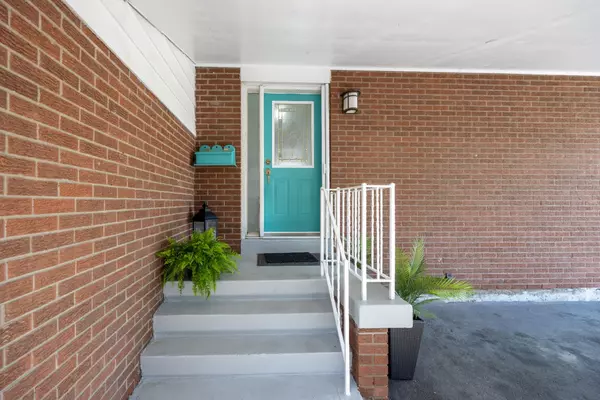Oshawa, ON L1G 6L5,246 Harmony RD N