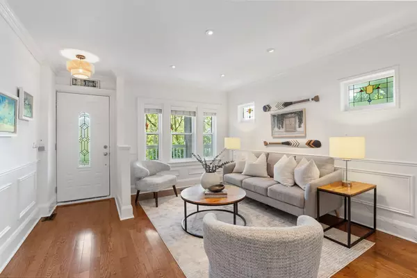 Toronto E02, ON M4E 2P4,231 Lee AVE