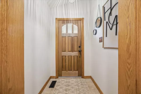Oshawa, ON L1J 7R1,768 Lochness CRES
