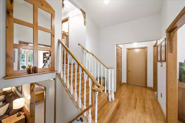 Oshawa, ON L1J 7R1,768 Lochness CRES