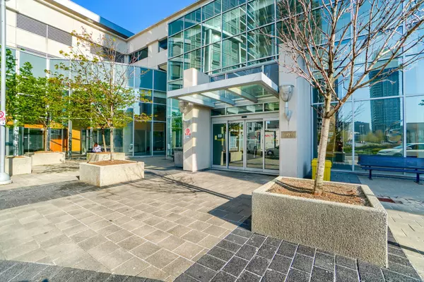 Toronto E07, ON M1S 0G3,125 Village Green SQ #3903