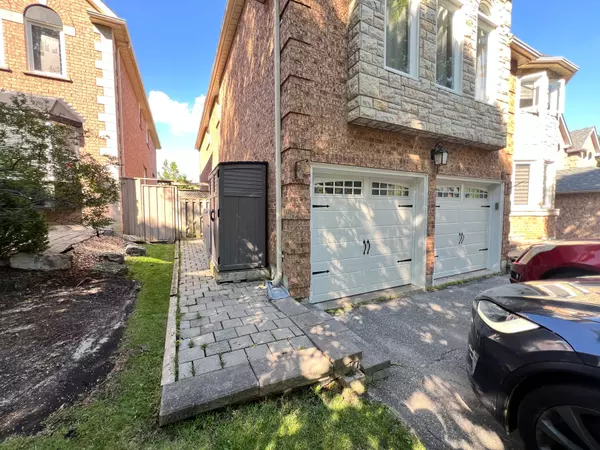 Aurora, ON L4G 6M6,6 Briardale PL