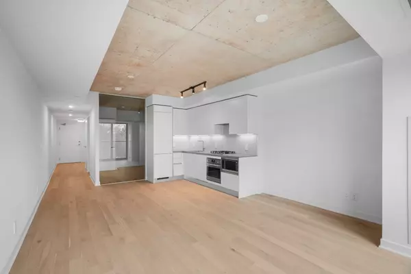 Toronto W02, ON M6P 1Y2,2720 Dundas ST W #302