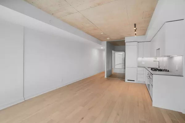 Toronto W02, ON M6P 1Y2,2720 Dundas ST W #302