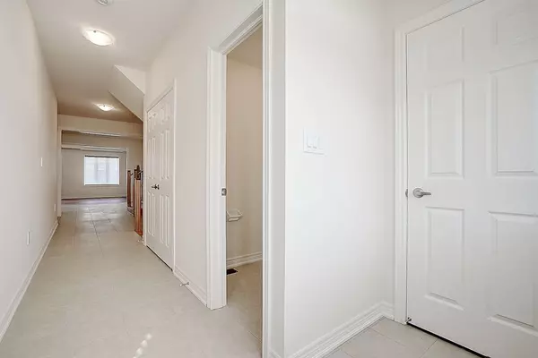 Oakville, ON L6M 0W8,3175 Crystal DR