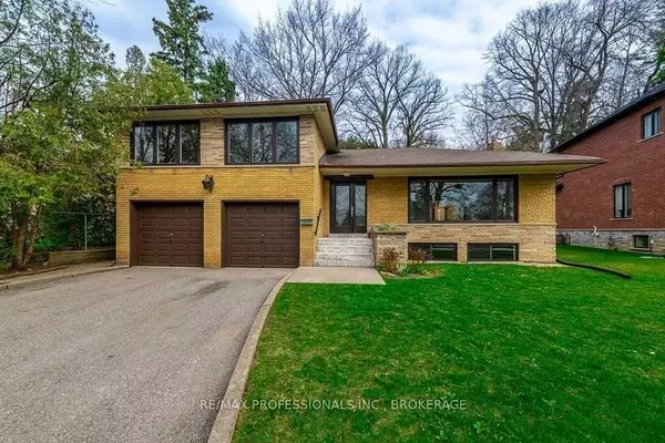 22 Fabian PL, Toronto W09, ON M9P 2X7