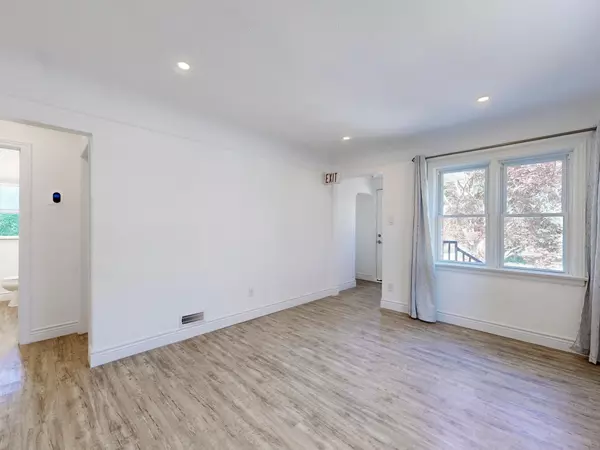 Waterloo, ON N2L 2G4,13 Roslin AVE N