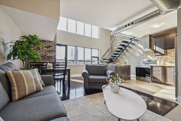 Hamilton, ON L8R 0A1,80 King William ST #402
