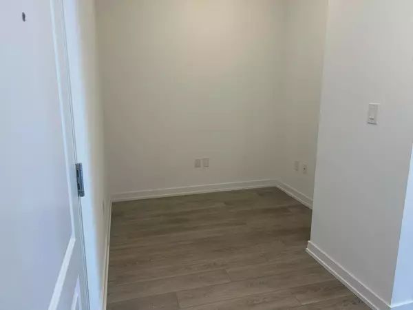 Hamilton, ON L8B 2A5,460 Dundas ST E #807