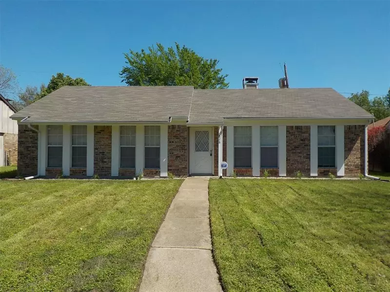 828 Woodrock Drive, Dallas, TX 75217
