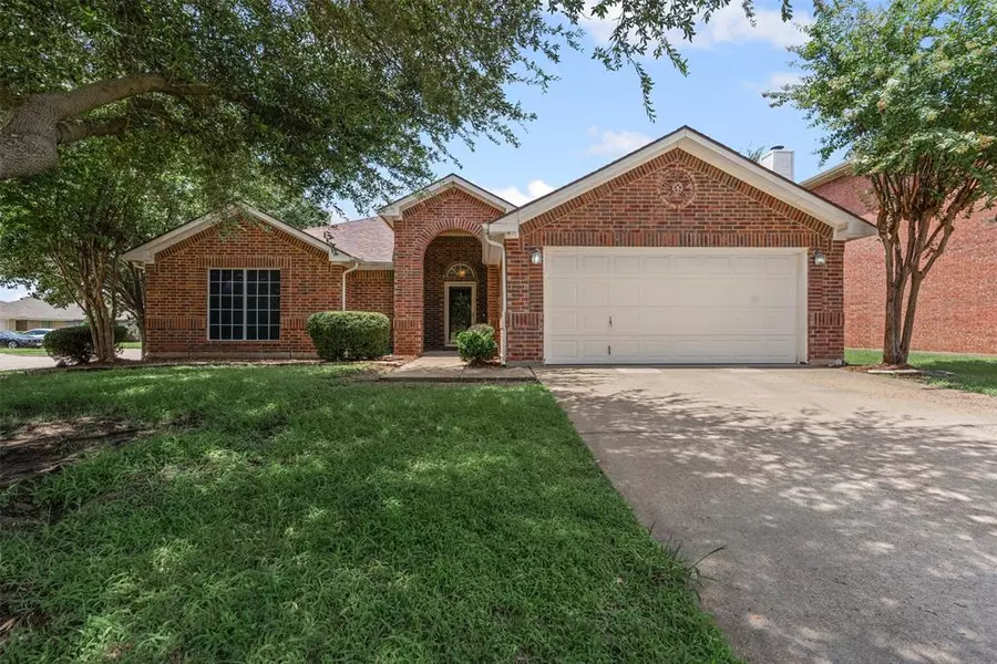 201 Ute Creek Court, Burleson, TX 76028