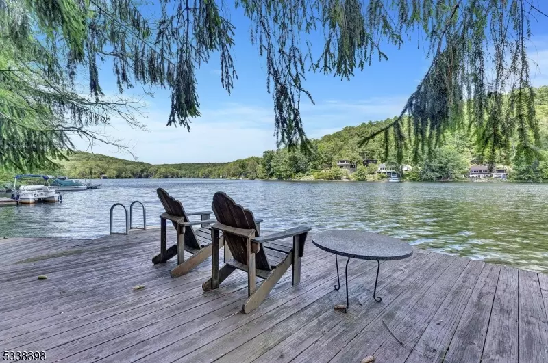 91 Wood Pl, Bloomingdale Boro, NJ 07403